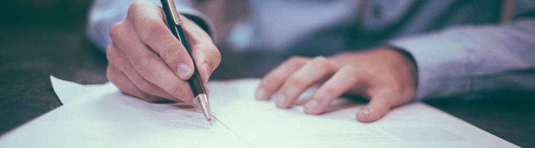 Man signing document that has non compete clause in Texas